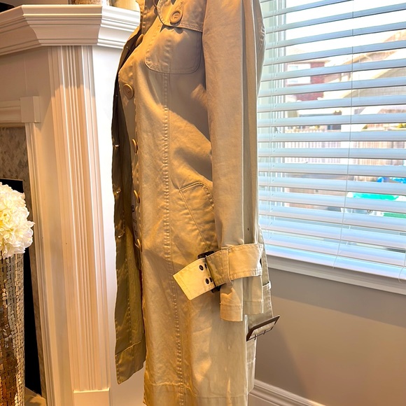 Beautiful Well Kept Long Trench Coat - Picture 7 of 9